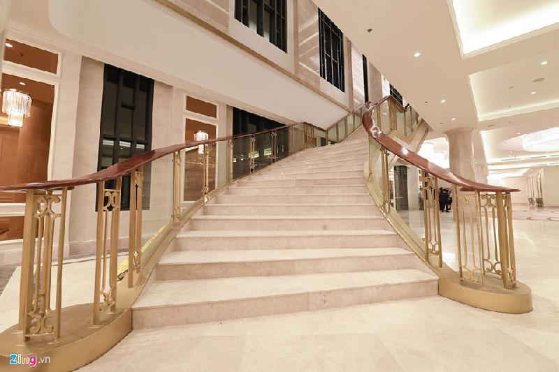 Cận cảnh nơi tổ chức tiệc APEC lộng lẫy như cung điện hình ảnh 10 Hai bên đại sảnh là 2 cầu thang lớn dẫn lên tầng 2, nơi diễn ra quốc yến chiêu đãi 21 nhà lãnh đạo.