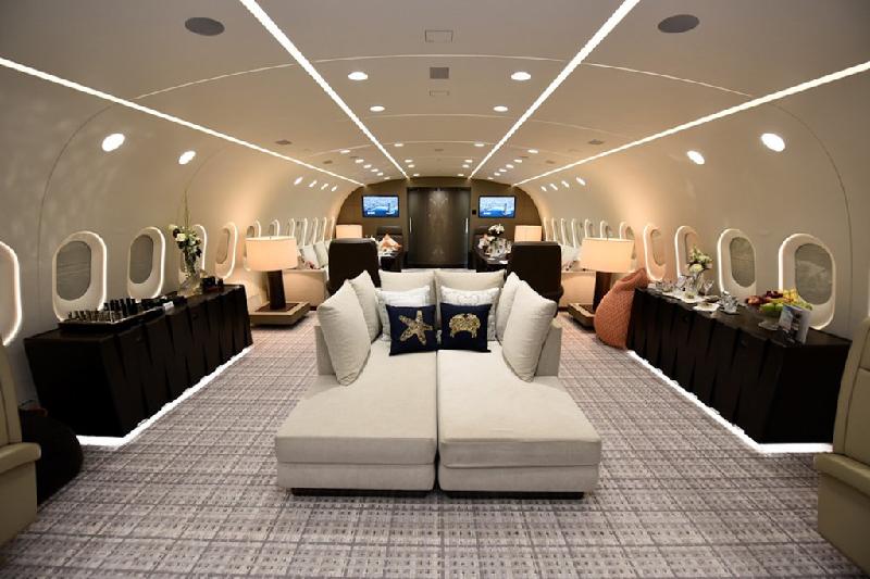 Chi phí cho một giờ thuê mẫu máy bay này là 74.000 USD (tương đương 1,7 tỷ đồng).