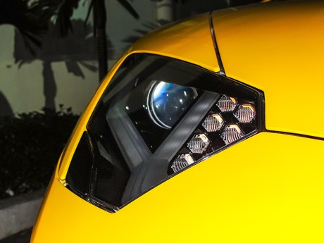 Xe sử dụng động cơ V12 hút khí tự nhiên 6.5 lít cho công suất 740 mã lực và 690 Nm mômen xoắn, giúp xe tăng tốc 0 - 100km/h trong 2,8 giây và tốc độ tối đa đạt 350 km/h