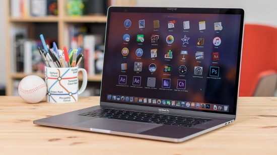 MacBook Pro cũng là thiết bị đi tiên phong khi trang bị màn hình LCD có độ phân giải cực cao với một gam màu lớn, tối ưu hóa khả năng hiển thị hình ảnh độ phân giải cao. Phiên bản MacBook Pro mới gần đây còn được nâng cấp khi tích hợp cả Trackpad Force Touch (tương tự như 3D Touch trên iPhone 6s và 7), ổ SSD nhanh hơn, đầu đọc dấu vân tay và thời lượng pin được cải thiện tốt hơn. 