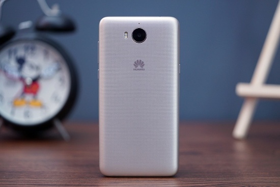 Huawei Y5 2017 có camera chính 8 megapixel khẩu độ f/2.0 với đèn flash kép, camera phụ 5 megapixel khẩu độ f/2.8, góc rộng 84 độ và tích hợp đèn flash với rất nhiều chế độ chụp ảnh phong phú.