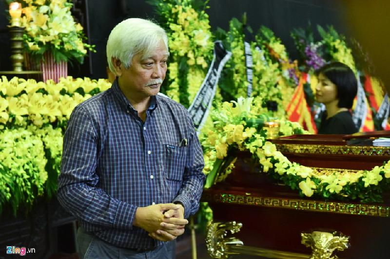Lãnh đạo, người thân tiễn đưa cụ Hoàng Thị Minh Hồ hình ảnh 7 Thành kính phân ưu khi đến viếng cụ Hoàng Thị Minh Hồ, đại biểu Quốc hội Dương Trung Quốc viết: