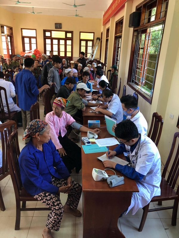 Chương trình có sự góp mặt nhóm bác sỹ đến từ Hội bác sỹ trẻ huyện Lạc Sơn cùng đến để khám bệnh miễn phí cho bà con xã Tự Do.