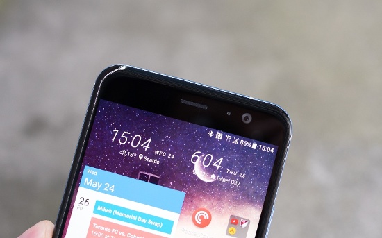 Camera mặt trước của HTC U11 sở hữu cảm biến 16 megapixel với khẩu độ f/2.0 và có khả năng quay video Full HD. Sẽ không có tính năng OIS ở mặt trước như trên HTC 10 và không có chế độ tự động lấy nét.