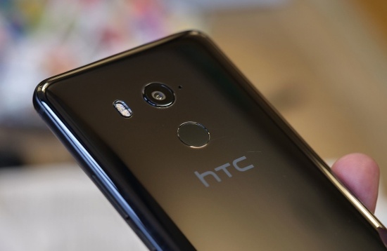 Điều thú vị là camera chính trên HTC U11 Plus vẫn đi kèm cụm camera với phần cứng giống hệt HTC U11, có nghĩa là trải nghiệm camera là giống nhau. 