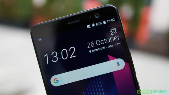 Tuy nhiên camera chụp ảnh selfie đã cho thấy sự khác biệt, camera ở mặt trước của HTC U11 Plus chỉ có cảm biến 8 megapixel, so với 16 megapixel trên HTC U11, nhưng cảm biến mới trên U11 Plus có góc nhìn rộng 85 độ, độ mở ống kính f/2.0 và cung cấp tất cả các tính năng giống như trên HTC U11 bao gồm Auto Selfie, Video Selfie và quay video 1080p.
