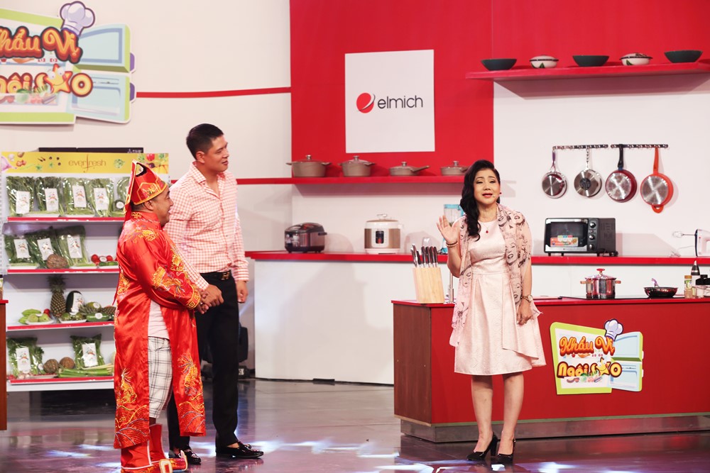 Là khách mời đặc biệt trong chương trình Khẩu vị ngôi sao, NSƯT Phượng Loan tâm sự rằng phần phước lớn nhất của mình bên cạnh ơn Tổ nghiệp chính là sự cảm thông, sẻ chia của các thành viên trong gia đình. 