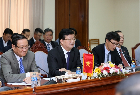 Việt Nam tặng quà đặc biệt cho nước láng giềng thân thiết