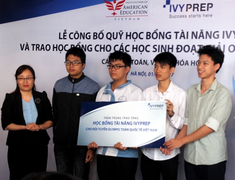 Học sinh đạt huy chương Olympic nhận học bổng giá trị từ IvyPrep Education