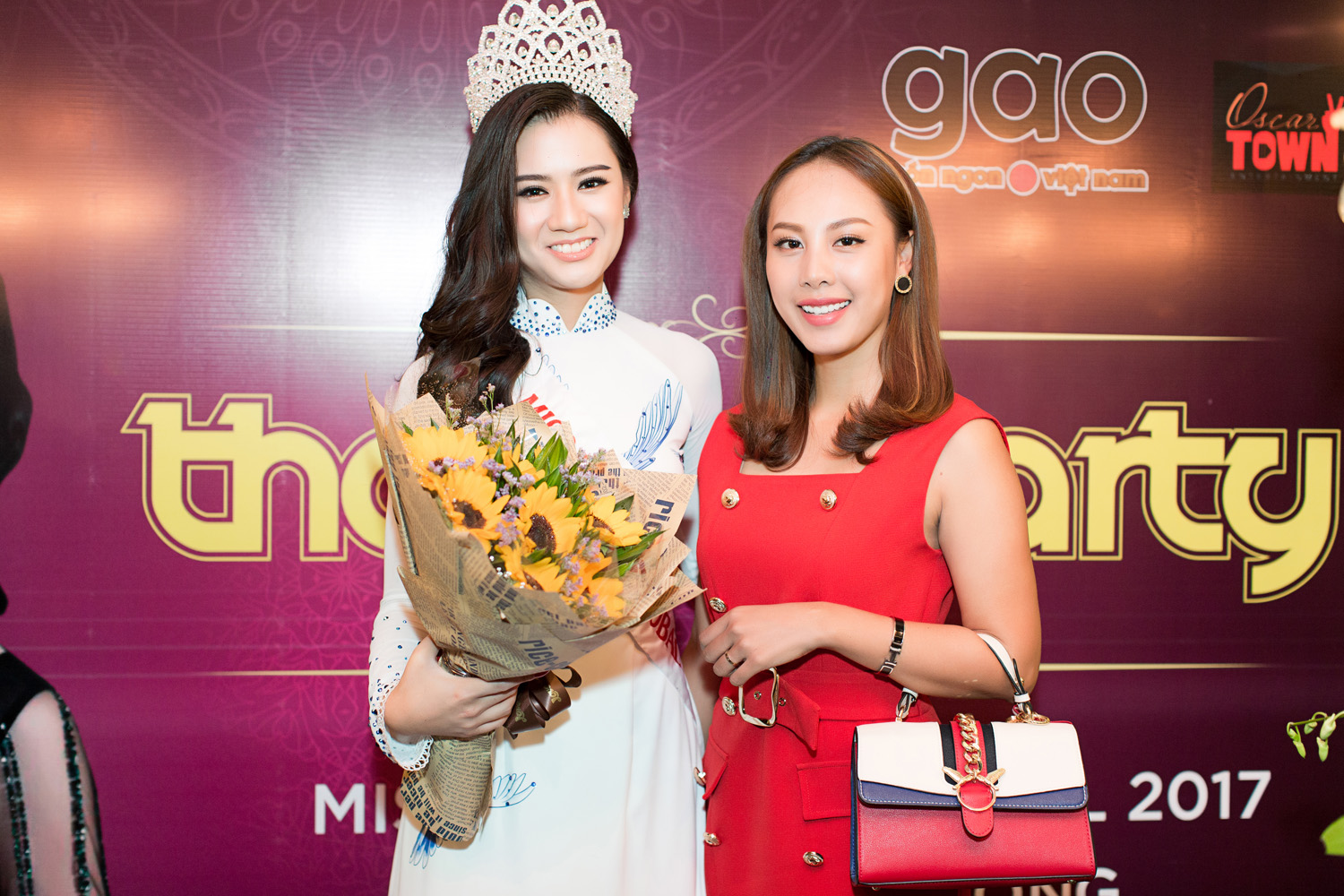 MC Đỗ Phương Thảo cũng đến chúc mừng Hoa hậu Quốc Phương.