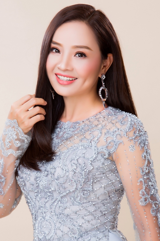 Tuy thường vào những vai bà mẹ hiền lành, nhẫn nhịn trên phim nhưng ngoài đời Hoài An rất hài hước và nam tính. 