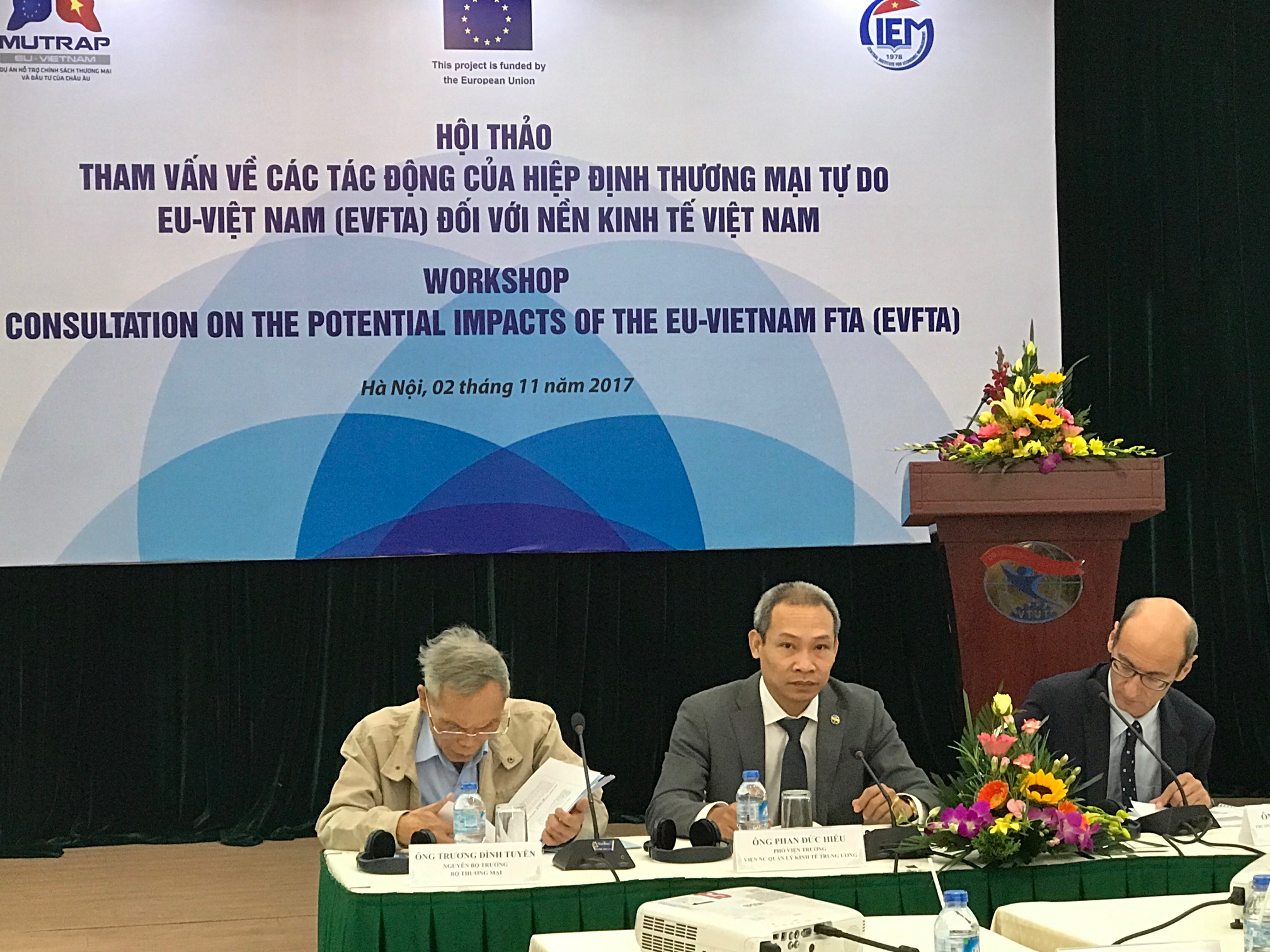 Các chuyên gia chia sẻ tại Hội thảo sáng 2/11