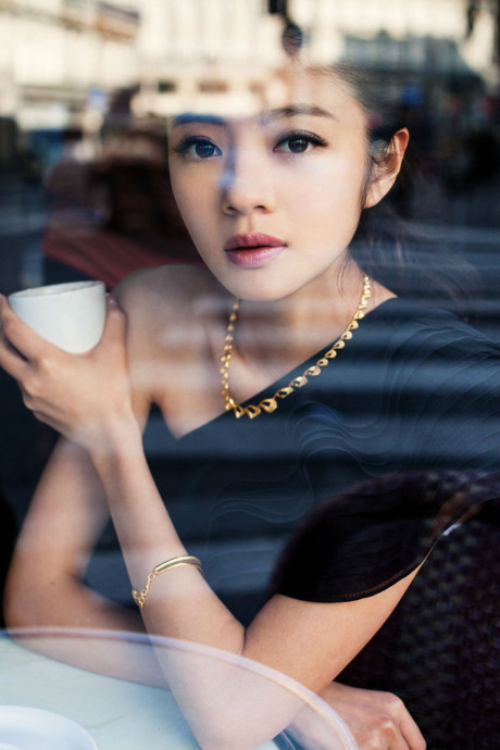 An Dĩ Hiên không ngừng khoe trang sức
