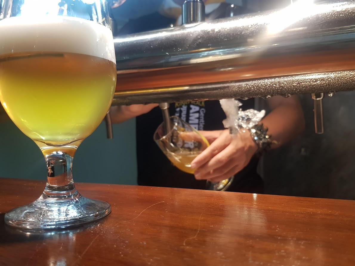 Bạn là người sành uống thì nên thử Pharaoh Whiskey Beer là một loại bia tinh túy của C-Brewmaster. Được thêm vào Whiskey trong quá trình lên men lần thứ 3, mang lại sự độc đáo cho loại bia này