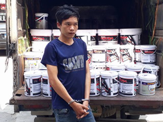 Trộm gần 100 thùng sơn rồi dùng ô tô chở đi tiêu thụ
