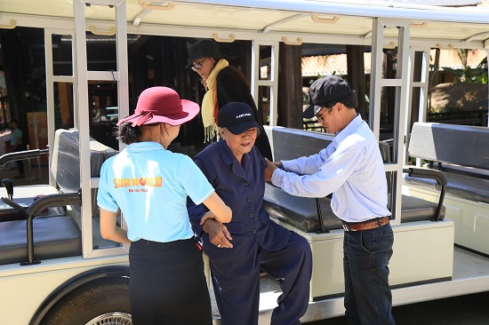 Hỗ trợ người yếu thế tại Bà Nà