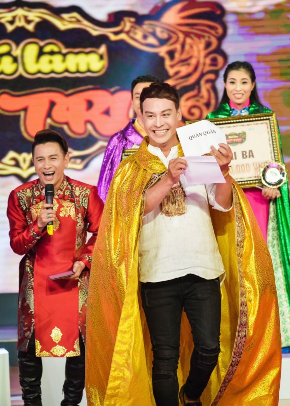 Nghệ sĩ Minh Nhí chính là người động viên Minh Dũng trở lại với sân khấu và gắn bó cùng học trò suốt từ đầu chương trình. Khi nhắc đến học trò của mình, nghệ sĩ Minh Nhí không giấu được niềm tự hào.