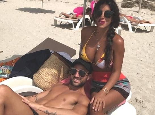 Fabregas được fan nữ thưởng &quot;1 đêm&quot; sau chiến thắng trước MU!