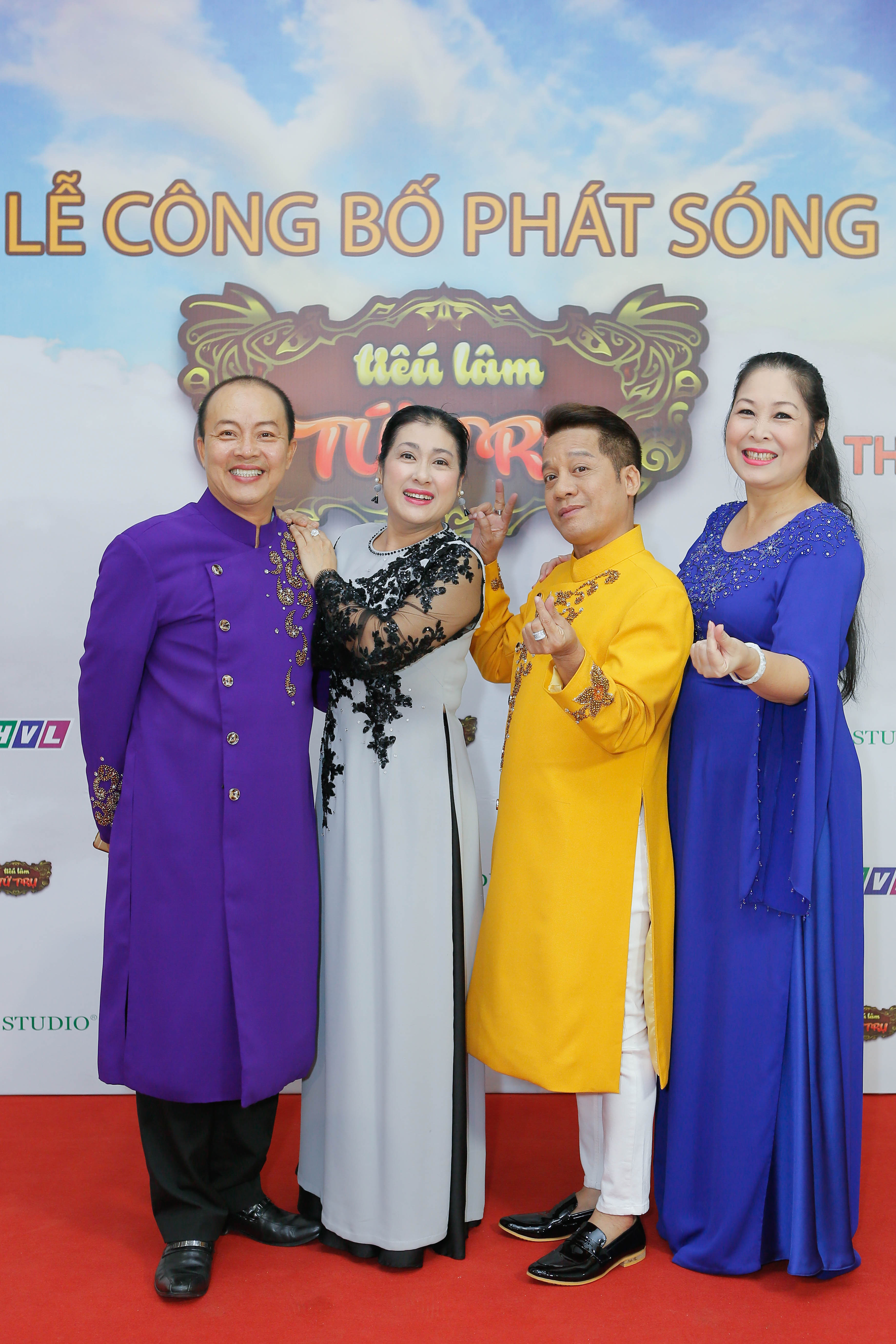 Bốn vị huấn luyện viên: NSND Hồng Vân , Minh Nhí, Thanh Thủy, NSƯT Đức Hải