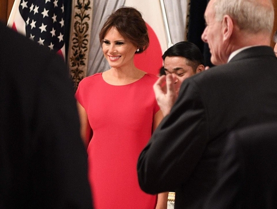 Chiêm ngưỡng hai bóng hồng tháp tùng Tổng thống Trump đến Châu Á