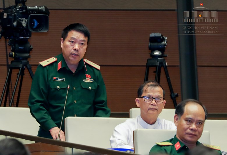 Đại biểu Quốc hội Sùng Thìn Cò: Phải giáo dục cán bộ kiên định, thấy tiền không thích!