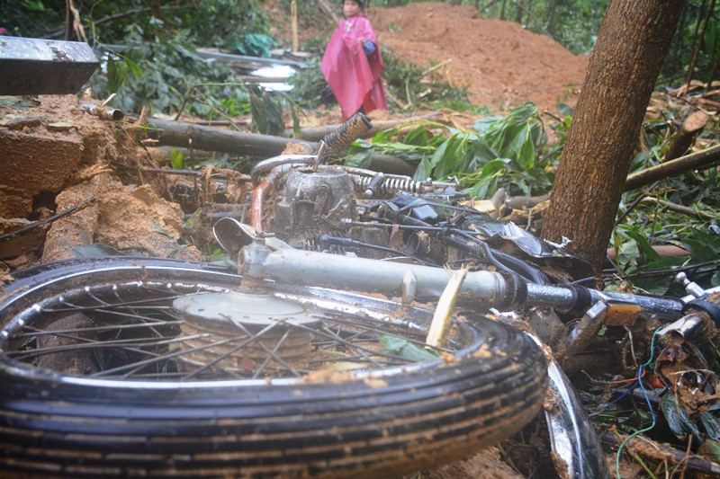 Nhiều phương tiện được tìm thấy trong đống đổ nát