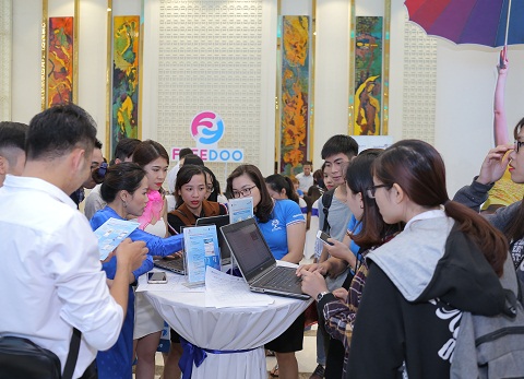 Chăm chú tìm hiểu và sẵn sàng trải nghiệm luôn là hình ảnh xuất hiện nhiều nhất tại sự kiện ra mắt mô hình kinh doanh dựa trên cộng đồng Freedoo