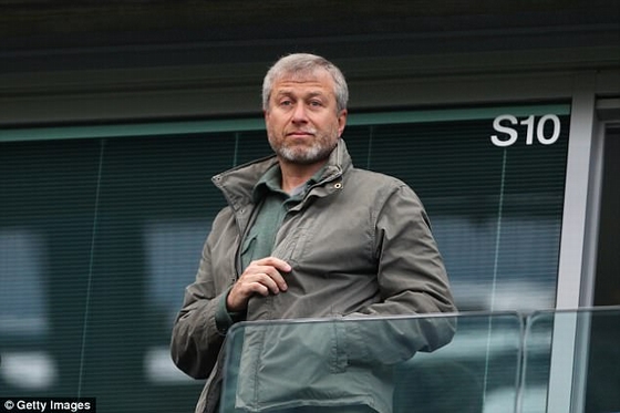 Chủ tịch Abramovich can thiệp vào Chelsea, HLV Conte sắp bị &quot;xử&quot;?
