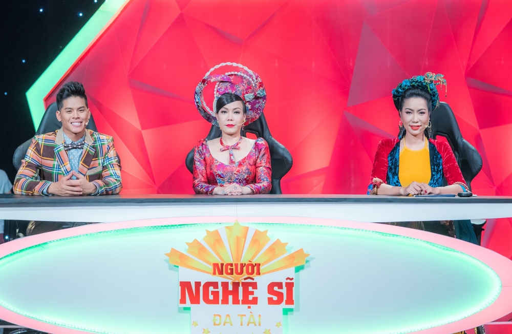 Dù đã ngồi ghế nóng rất nhiều chương trình, cuộc thi khác nhau, nhưng với Người nghệ sĩ đa tài thì cô cũng như mọi người có nhiều bất ngờ này đến bất ngờ khác