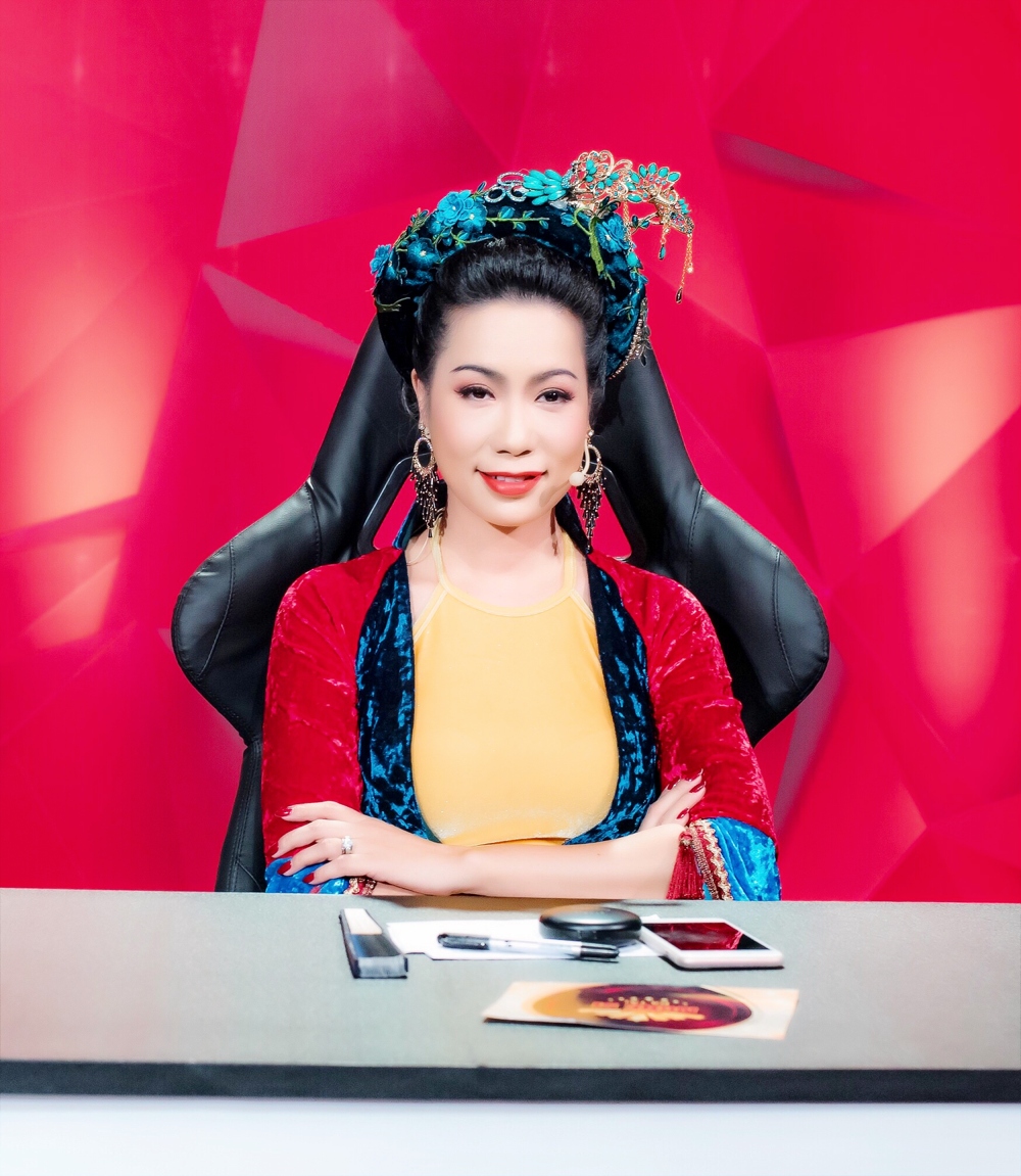 Khi chứng kiến hình ảnh biến hóa của các nghệ sĩ thì Trịnh Kim Chi cũng nhớ lại những ngày tháng luôn cố gắng để có thể đa dạng nhiều màu sắc như hiện nay