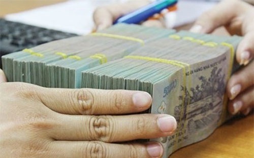 Xông vào ngân hàng cướp tiền của khách giữa ban ngày
