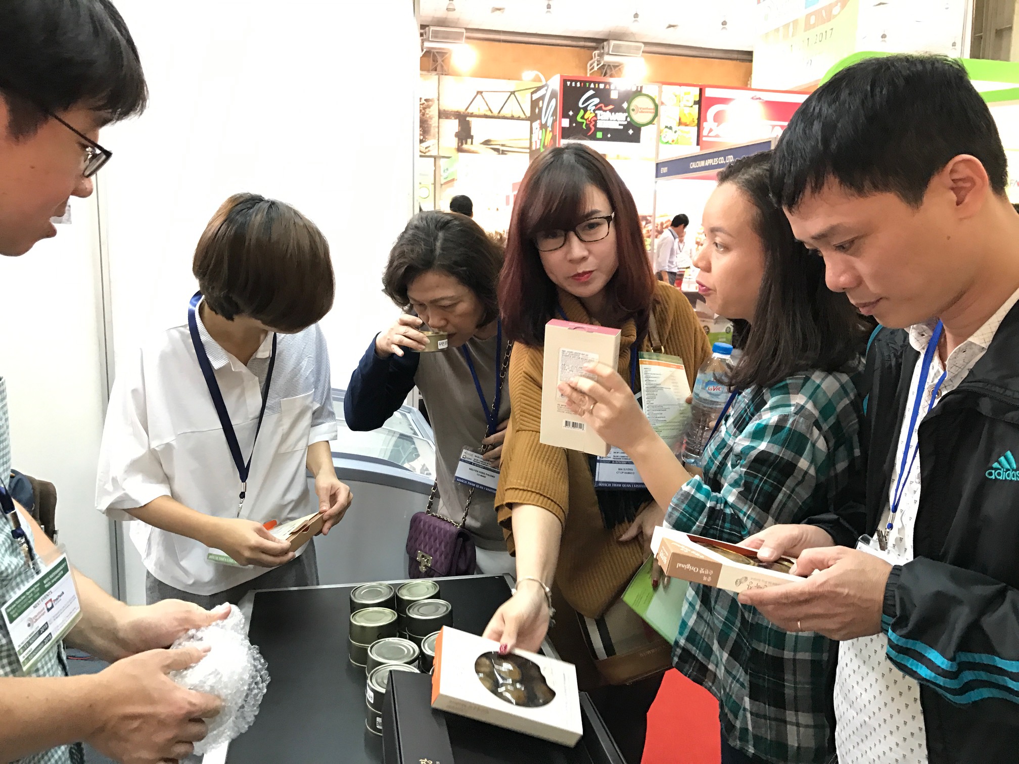 Bào ngư Hàn Quốc có giá 200 nghìn đồng/hộp bé
