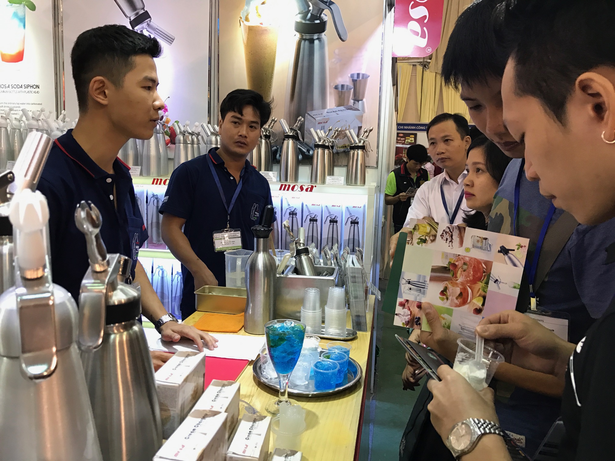 Bình xịt kem tươi giá từ 1,7 - 1,9 triệu đồng/bình