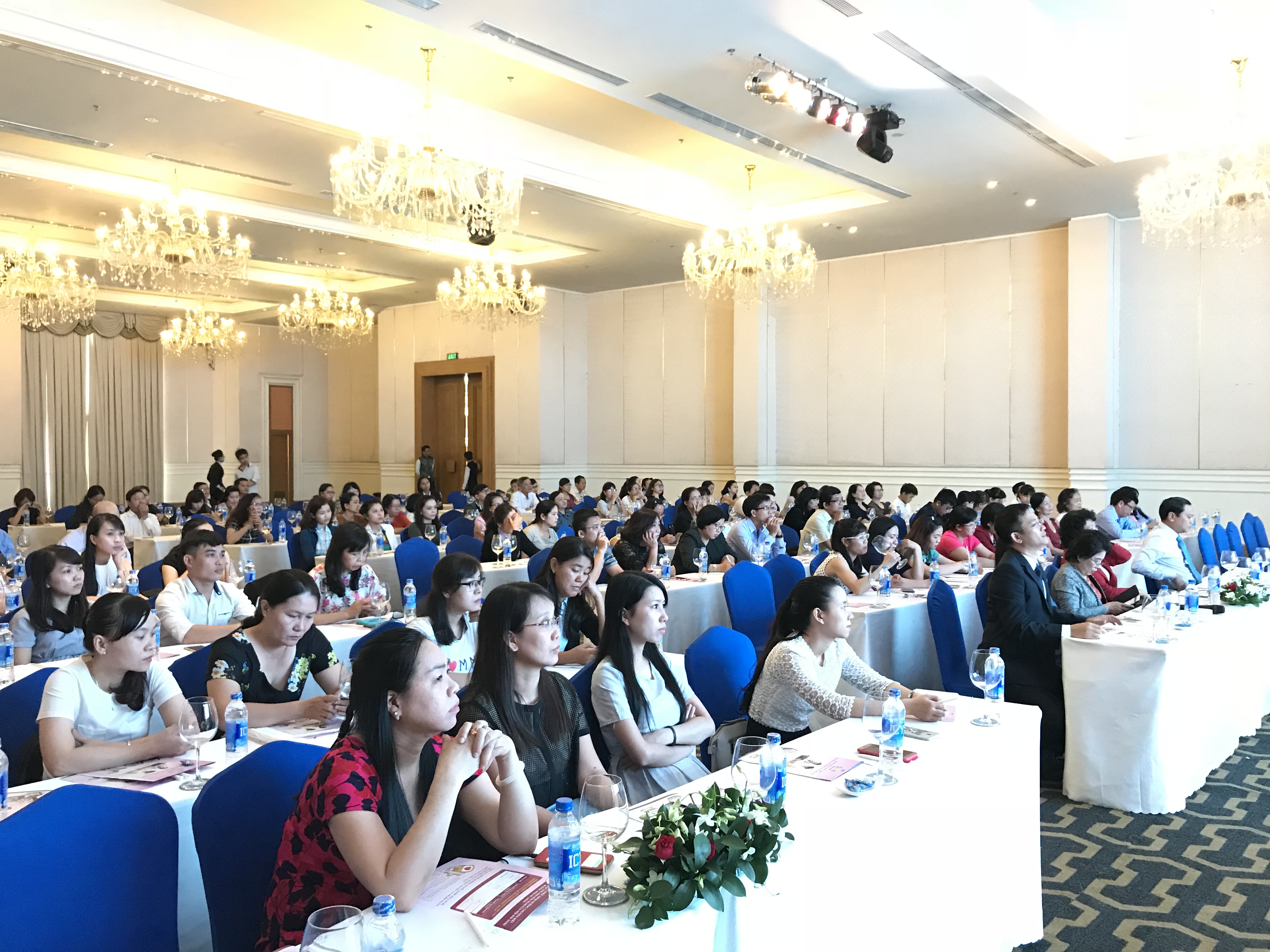 Hội nghị với sự tham gia và tham luận sôi nổi của hơn 150 bác sĩ và nhân viên y tế