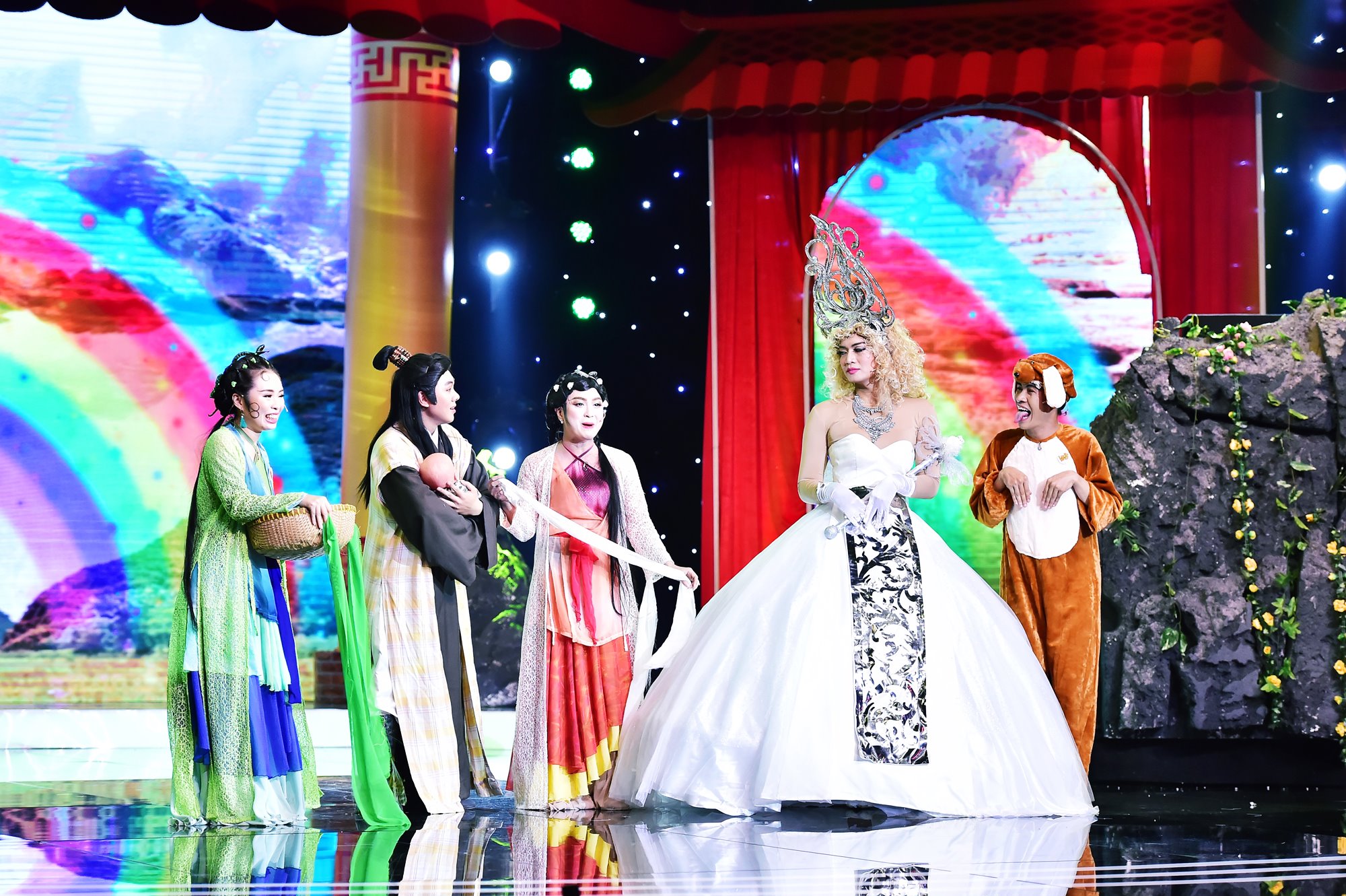 Đội Chuồn Chuồn Giấy bước vào đêm chung kết với tiết mục Đại chiến Kim Sơn Tự. Vẫn là màu sắc cổ trang đặc trưng của Chuồn Chuồn Giấy, nhưng đội đã tiếp thu ý kiến của ban giám khảo để làm cho nhóm hài hước và tươi trẻ hơn.