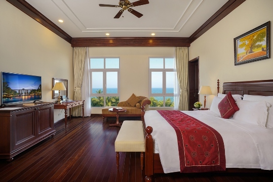  Để đáp ứng tốt nhất nhu cầu tổ chức các chương trình hội nghị, sự kiện văn hóa – xã hội, Vinpearl Đà Nẵng Resort & Villas còn trang bị ballroom và 5 phòng họp chức năng sang trọng, hiện đại.