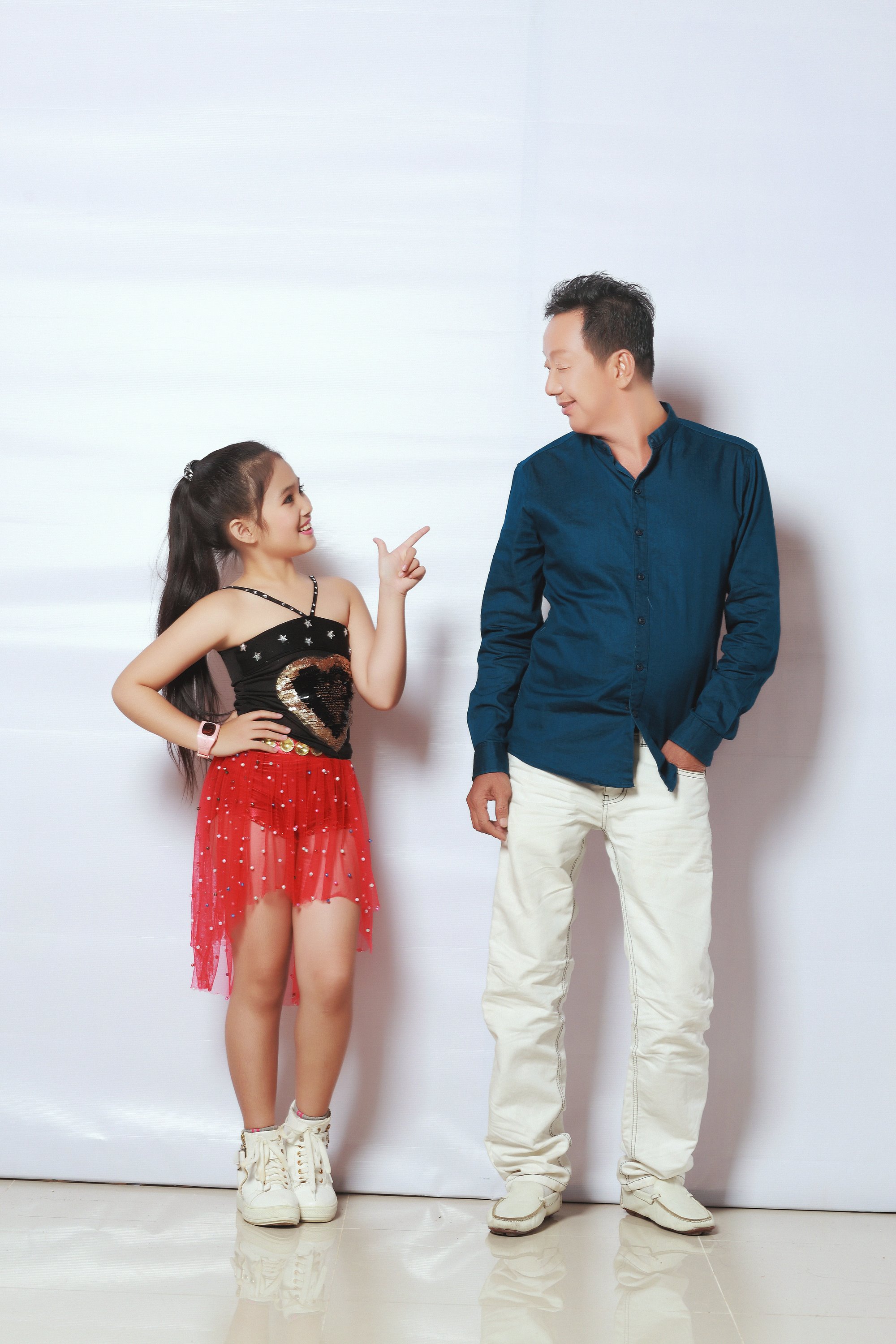 Có một câu chuyện mà có lẽ khi kể ra vẫn còn khiến nhiều người bất ngờ, đó chính là vào một ngày rất bình thường như mọi khi, anh đột nhiên nói với Khánh Nhi rằng: Lo cho con xong chương trình này là tía yên tâm chết rồi. 