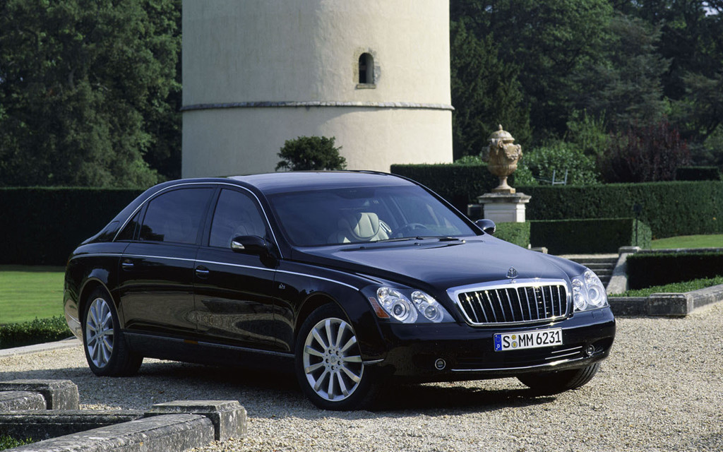 Jack Ma (Maybach 62S): Tỷ phú người Trung Quốc sở hữu bộ sưu tập xe không hề nhỏ. Trong đó, Maybach 62S được ông rất yêu thích. Xe sở hữu động cơ V12 dung tích 3 lít với mô-men xoắn 1.000 Nm. Nội thất của 62S được trang bị với ghế ngồi thương gia có chế độ massage, kê chân cùng vách ngăn tạo không gian riêng tư.