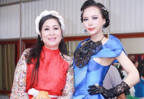 Á hậu Ngọc Quỳnh khoe nhan sắc rạng rỡ bên NSND Hồng Vân