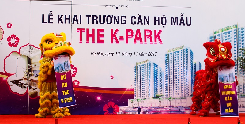 Mở đầu chương trình là màn múa Lân Sư Rồng, tượng trưng cho sự may mắn, tài lộc và thịnh vượng.