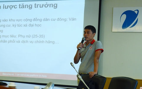 Đại diện nhóm Rada tự tin trình bảy sản phẩm.