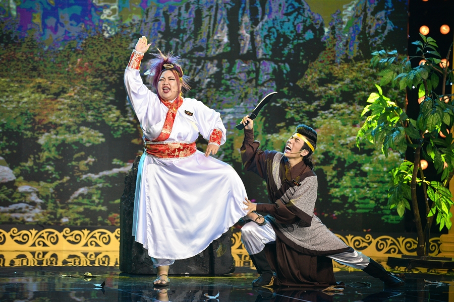 Xuất hiện với tạo hình cổ trang, thí sinh Thạch Thảo và Di Dương mang siêu phẩm điện ảnh Thần Điêu Đại Hiệp lên sân khấu.
