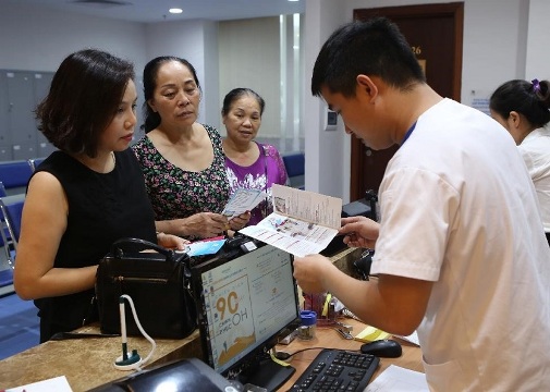 Trước sự kiện ký kết, Bệnh viện Vinmec, Bệnh viện K đã phối phối hợp Quỹ Ngày mai tươi sáng, Quỹ Thiện Tâm khám sàng lọc ung bướu cho 15.000 người dân ở 8 tỉnh/TP.