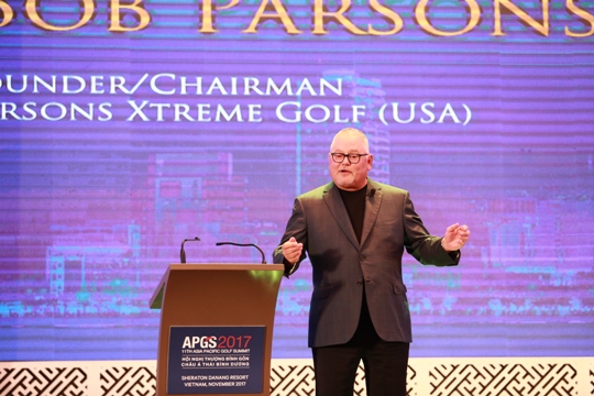 Tỷ phú Bob Parsons diễn thuyết tại hội nghị