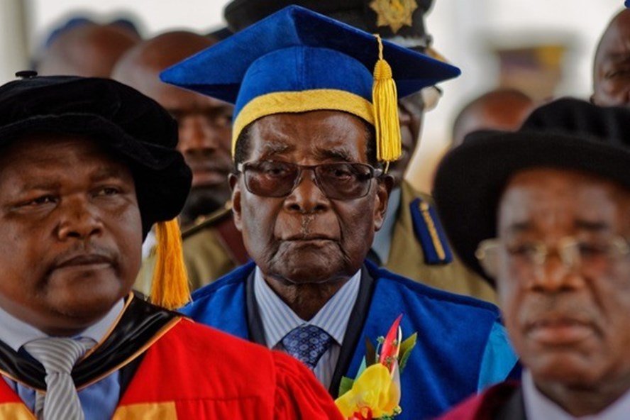 Sắp bị luận tội, tổng thống Zimbabwe xuất hiện công khai