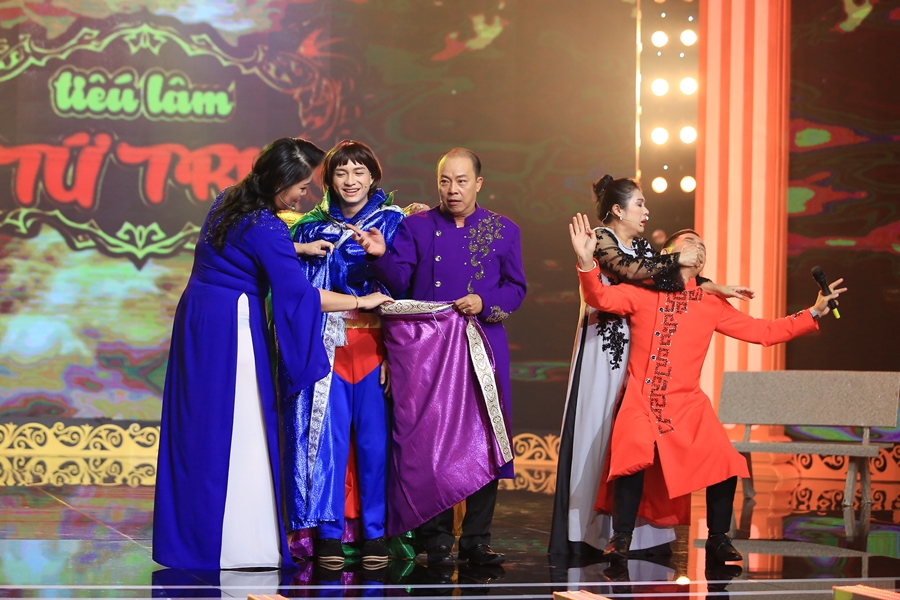 Anh đã khiến cho sân khấu Tiếu Lâm Tứ Trụ “náo loạn” vì màn cạnh tranh quyết liệt của bốn vị sư phụ.