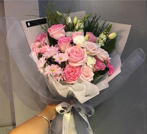 Bó hoa tone hồng giá 600 nghìn đồng