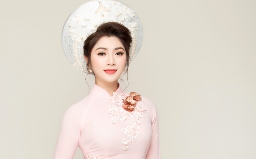 Thanh Trúc tự tin diện áo dài sau khi giảm cân 10 kg