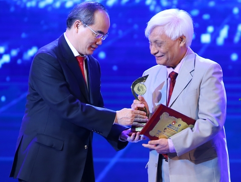 Những hình ảnh ấn tượng đêm trao giải Nhân tài Đất Việt 2017