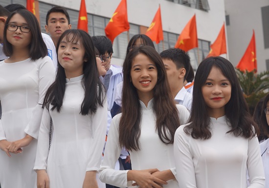 nữ sinh arms